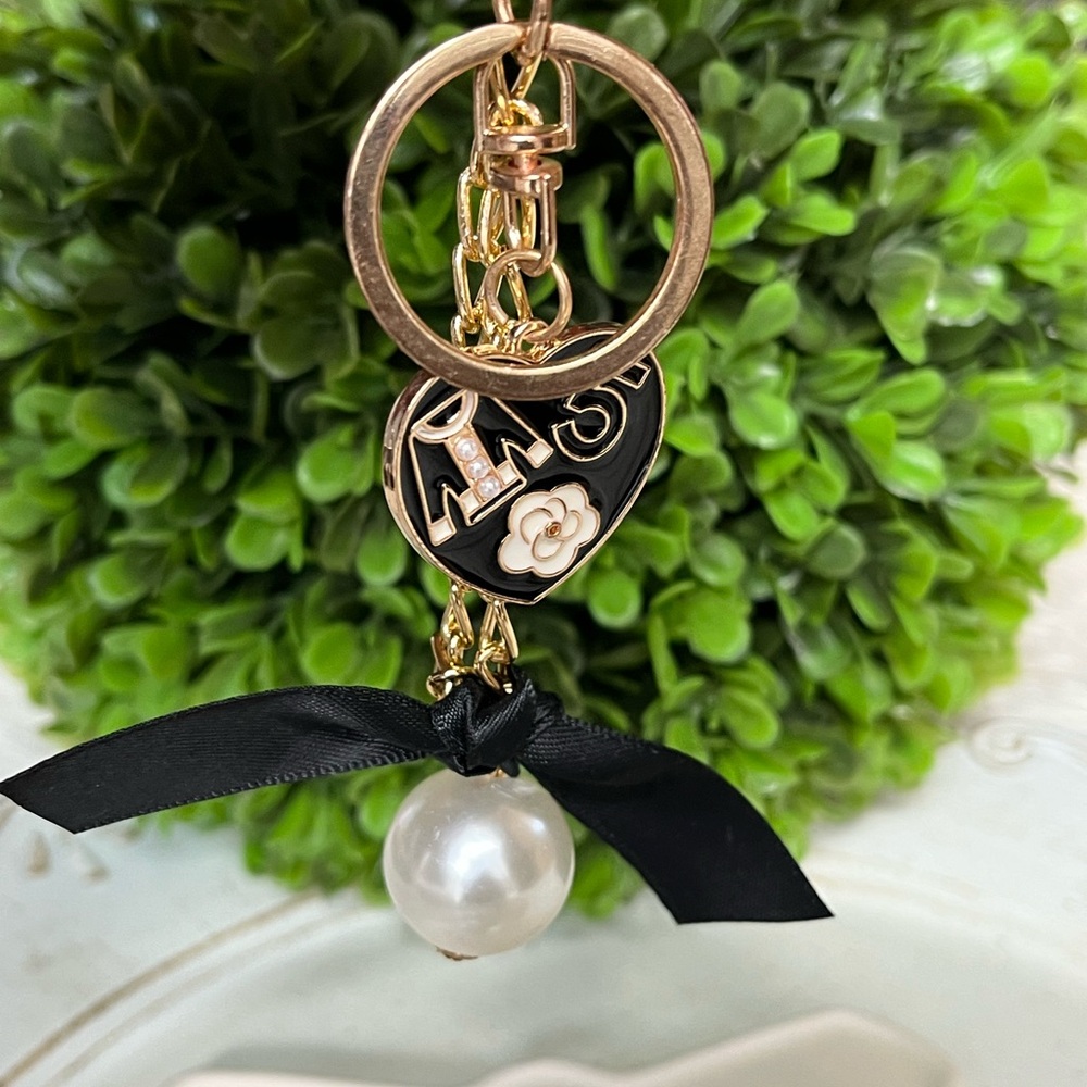 Fashion luxe Black and Gold Heart Keychain